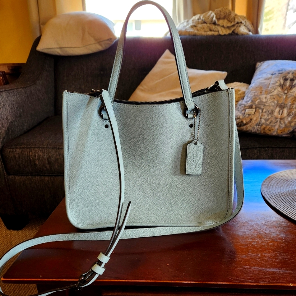 Like new Coach Carryall tote